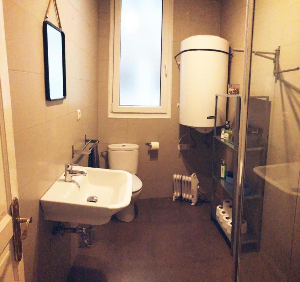 Vivienda Turistica Centrica Junto Al Museo Con Wifi Lägenhet Bilbao Exteriör bild